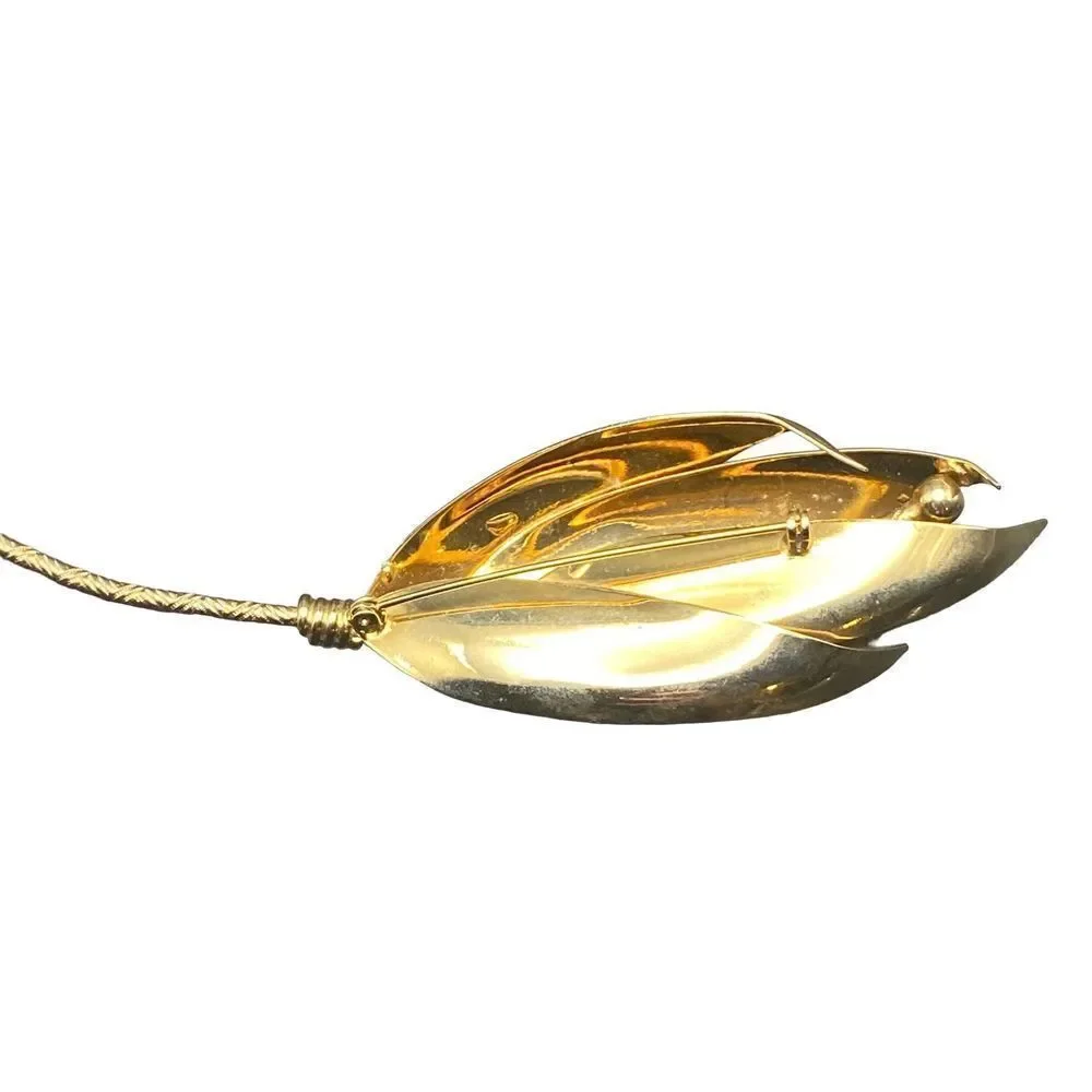 Vintage large flower pin in gold tone detailed stem brooch